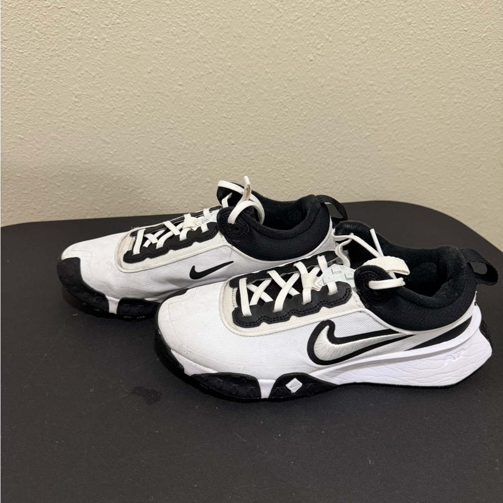 Nike Kids' White and Black Baseball Turf